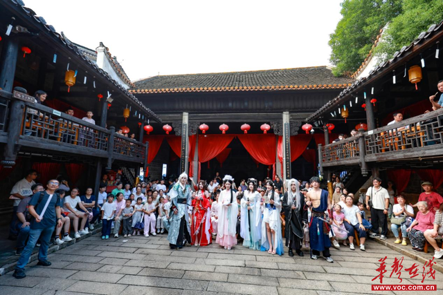 靖港古镇国庆“热力值”拉满 文旅融合打造“戏窝子”新名片