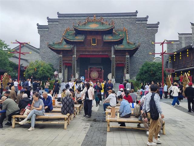 雨水挡不住热情！近3万名游客为武汉园博园十周年庆生！