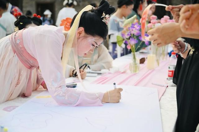 【团团严选】川渝一家亲—— 这场古风交友带你邂逅中式浪漫→
