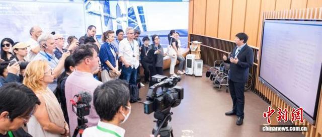 国际人工智能专家大阪世博会体验中国AI 共议多语言大模型发展
