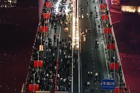 黄金周里看山城 | 国庆假期余额不足 重庆“宠粉”热情未减图片