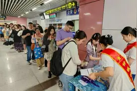 青岛地铁2号线：穿梭在轨道上的“雷锋线”图片