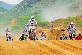 黄河岸畔上演“速度与激情”图片