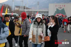 2023年齐鲁名山挑战赛（泰安）站暨第十五届环泰山T60大徒步活动鸣枪开赛图片