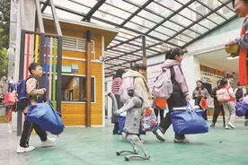 机器狗机器人网上开卖 AI消费加速改变家庭形态图片