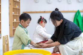 一年减少17万人，幼儿园关停后，教师寻出路图片