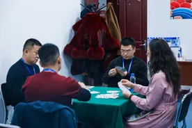 精河县“掼绝全城·龙腾杞乡”掼牌（掼蛋）友谊赛开赛图片