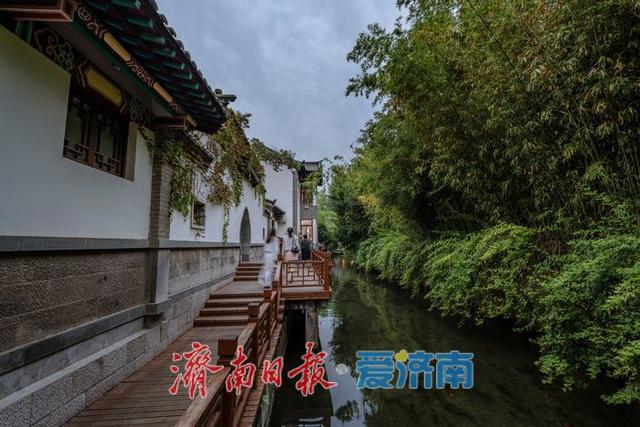 一年四季 泉在济南丨济南趵突泉水位上涨至 29.14 米，“水涌若轮”引游客争相赏泉
