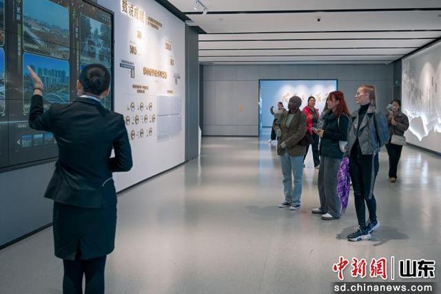 国际友人探访烟台黄渤海新区 感受城市发展活力