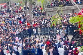 开封“王婆说媒”热度渐退：观众相对减少，上台者男多女少图片