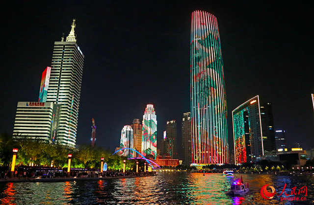 上合峰会今日举行：天津海河灯光秀点亮夜空