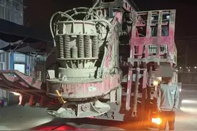 湛江一货车核载2人，车厢竟挤满30人去挖番薯！已接受批评图片