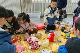 小力量凝聚大温暖 幼儿园小朋友将义卖所得捐给有需要的同龄人图片