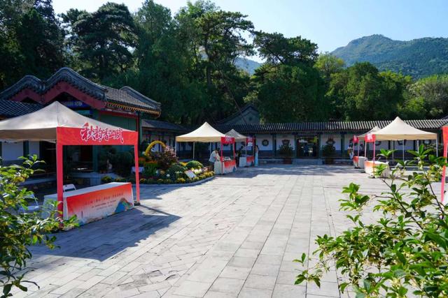 十一假期香山开启新玩法！推出四条主题游览路线
