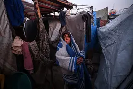 联合国：加沙沿岸大量流离失所家庭遭受恶劣天气侵袭，人道主义援助受阻图片