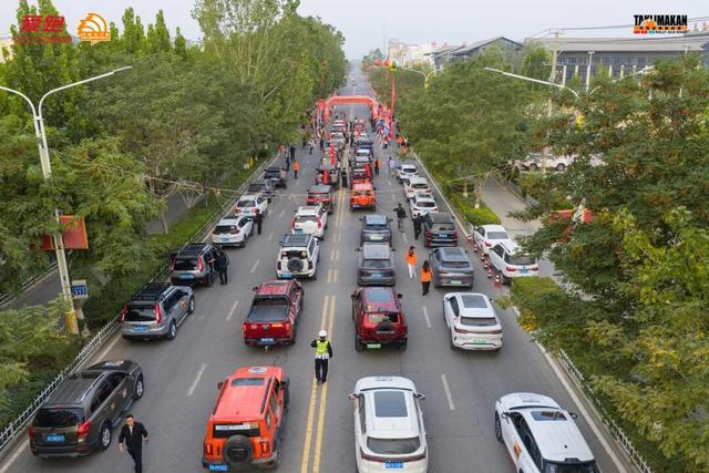 2025中国环塔丝路集结赛暨阿克苏跨境旅游发车仪式在乌什县举行