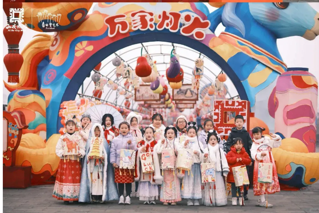 长安灯会的马多成“马”了！双园千灯万马，解锁马年最潮打开方式