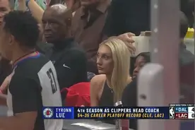 金发碧眼大长腿😍快船独行侠天王山之战 库里教妹场边观战图片