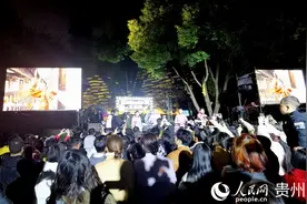 新歌首发！《贵州火锅100种》唱响文昌阁路边音乐会图片