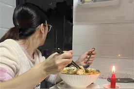 在家吃火锅螺蛳粉 点蜡烛可除味？记者亲测这“小妙招”可不太妙图片