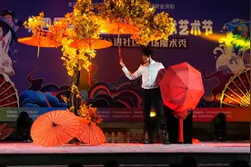 亲身体验魔术魅力！《魔法奇兵》魔术活动走进西乡桃源社区图片