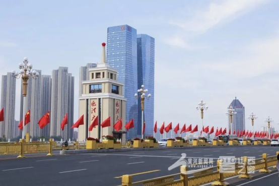 满眼“中国红”！太原的国庆氛围感拉满了~