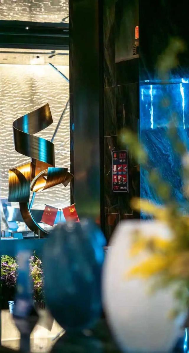 把冬天调成暖色系！松山湖落羽杉红了，温泉冒泡了，火锅沸腾了～