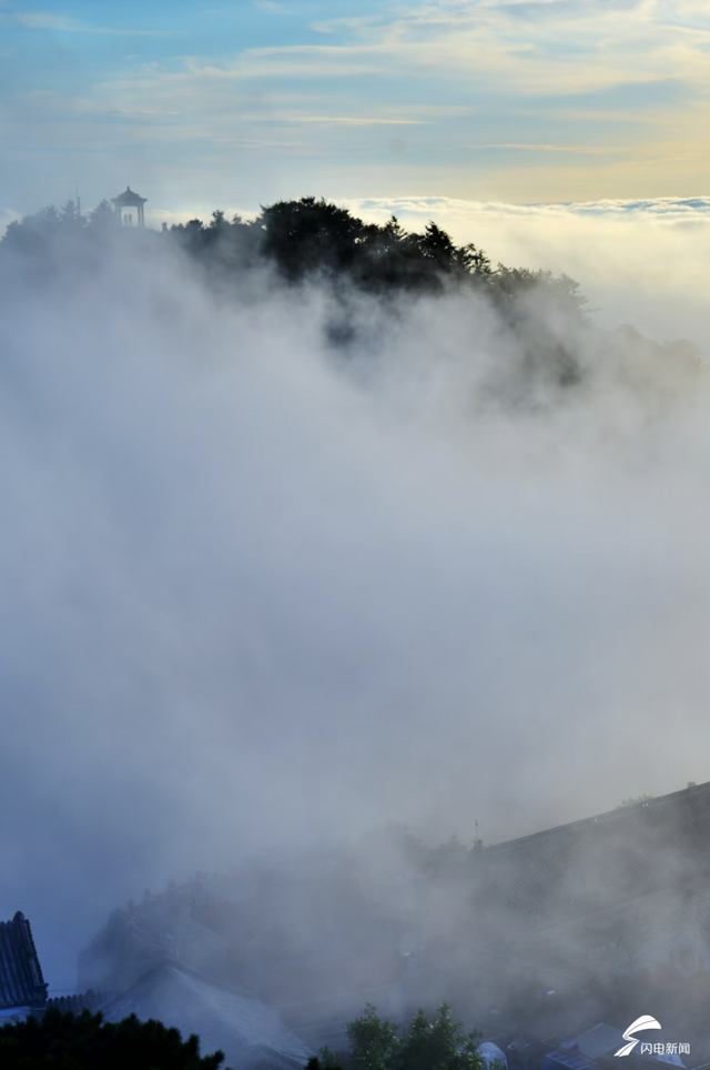 组图丨泰山云雾锁峰峦 静谧景致醉游人