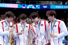 巴黎奥运会丨游泳——中国队获男子4x100米混合泳接力金牌图片