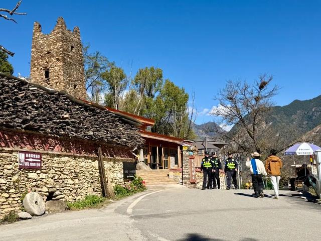 警眼看一线｜“温旅警务”绽放基卡依村，护梦世界“最佳旅游乡村”