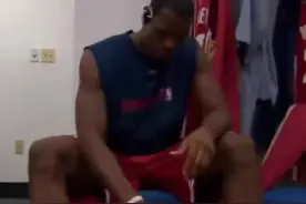 😂詹姆斯在NBA打了多久？看看这个视频就一目了然了视频封面