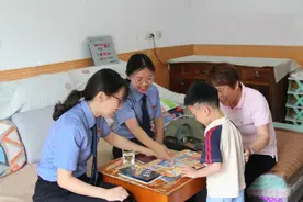 5岁男童父走母亡，六旬祖母起诉撤销儿子监护权！检察院：支持图片