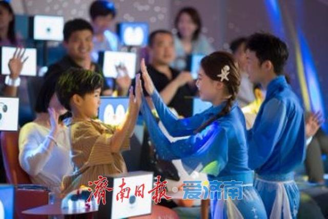 让“探索南北极”从遥远的想象转变为可触达的文化体验        山东博物馆 “南北极探索中心”盛大启幕