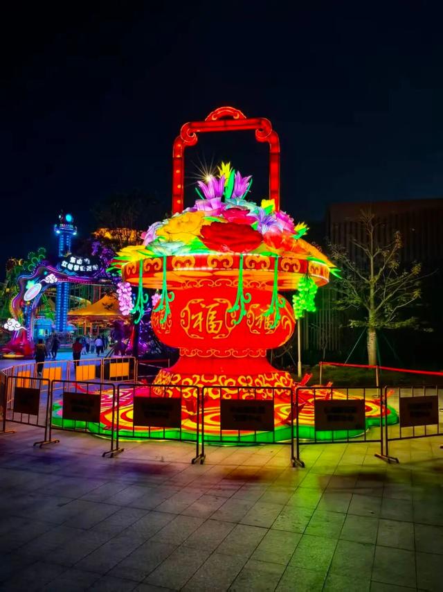 东山湖灯展亮灯！今晚就开逛！