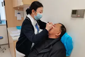 白内障术后视网膜又脱离 爱尔眼科：中老年人需定期眼健康检查图片