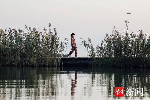 无锡太湖鼋头渚上演铜艺山水秀