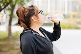 “喝水都长胖”是真的吗？健康饮水十问图片