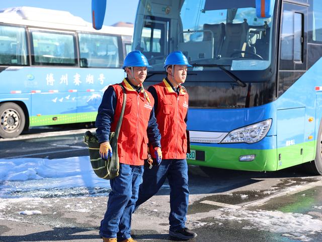 全域感知引客来　新疆赛里木湖冬季旅游热度攀升
