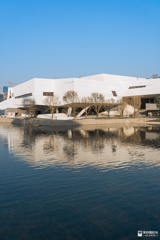 新地标！漂在水上的「白色山丘」，羡慕龙华人！