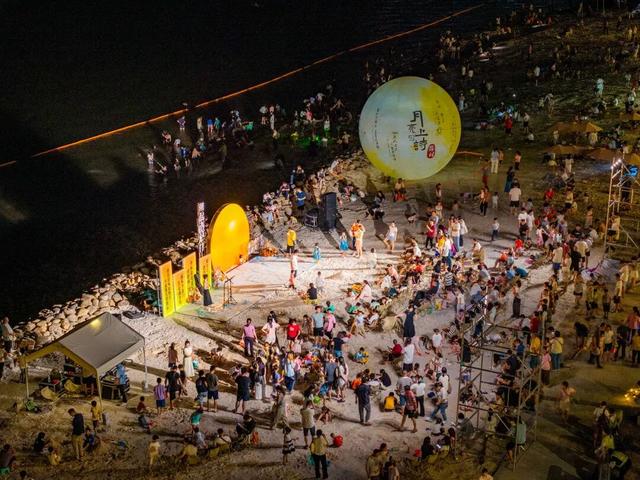 火火火！这个假期，高明开启“人从众叕”模式