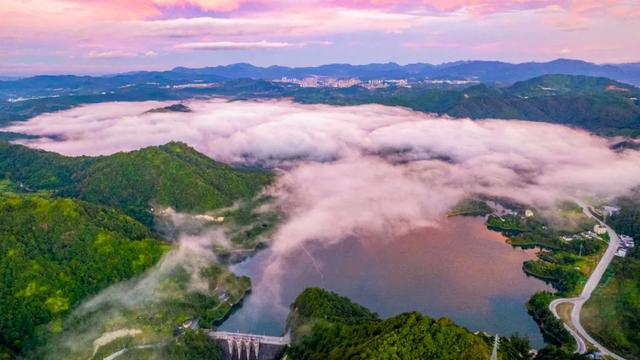德化龙门湖：碧水金霞入画来