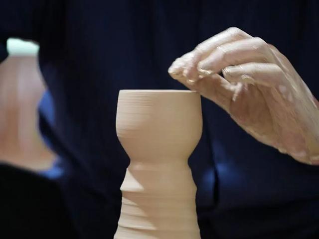 第一批去景德镇躺平的中产，已经「卷疯了」