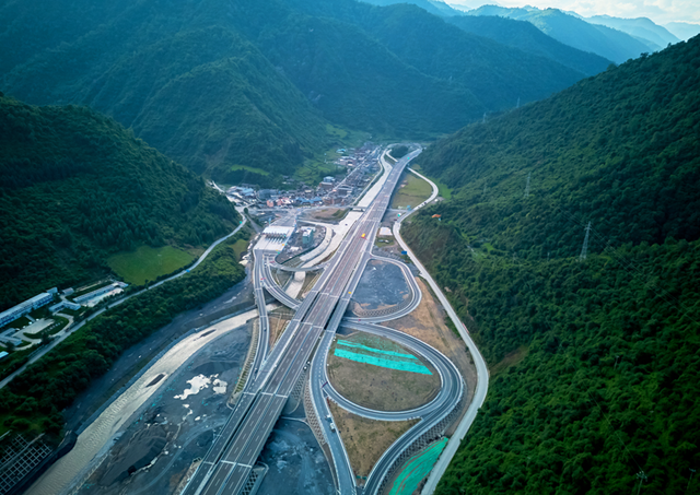 安逸四川 乐游绵阳 ‖ 就在本月，全线通车！驰骋“云端高速”解锁秘境平武~