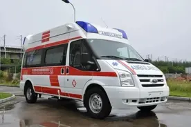 “3公里，1800元”！临终老人“回家路”竟成“黑救护车”的宰客路图片