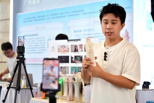 助推“货通全球”，2025跨境电商年会（珠海-横琴）开幕