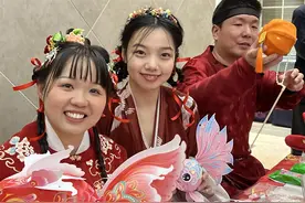 中国姑娘在纽约过春节：受区长邀请，穿汉服传播非遗图片