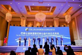 八百万年与八千年|漆绘熊猫·用艺术呼唤世界和平图片