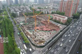 小区“自筹自建”样本调查②丨搬入安置房的老年业主：多花100万也想给子女留套大房子图片