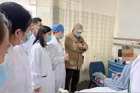 “半夜会爬出来……”年轻女子体内藏10米长虫！医生紧急提醒图片