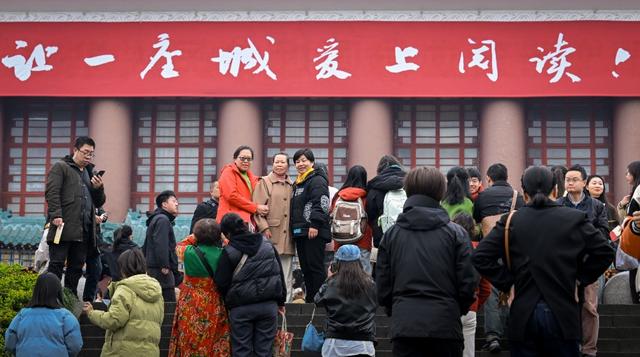 书香满城传新韵，好山好水好风景——写在第33届全国书博会重庆开幕之际